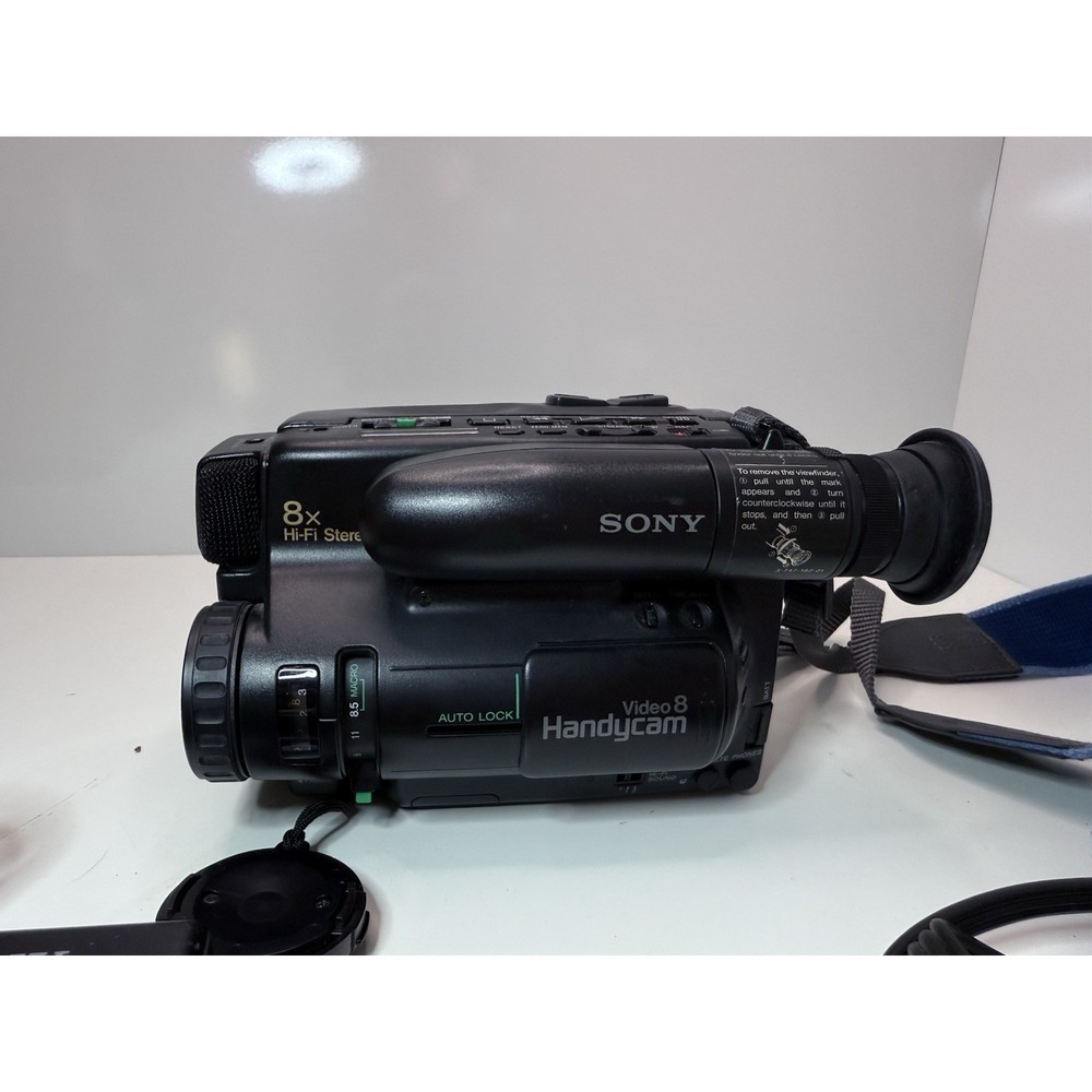 Sony CCD-TR7 Video8 Handycam Camcorder w/ Charger & Cables – As Is - Picture 2 of 8